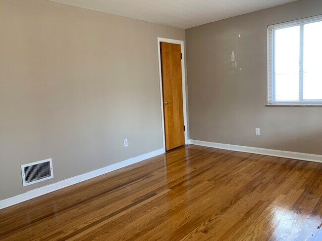Foto del edificio - 2181 Townhill Dr