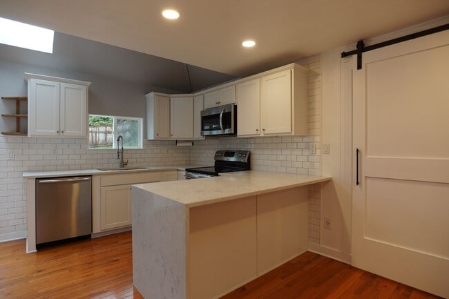Building Photo - 7164 18th Ave SW