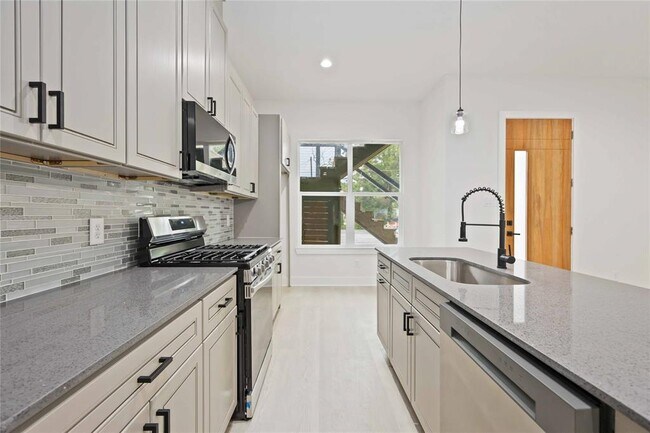 Building Photo - 7905 Cora St