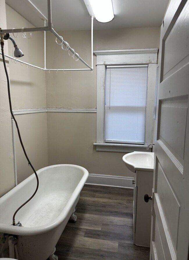 Building Photo - 1626 Summit-