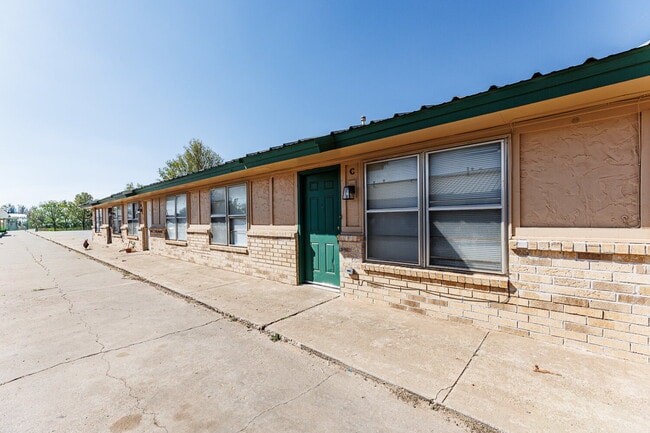 Building Photo - Freshly Updated - 2/1 Apartment with easy access to the Loop