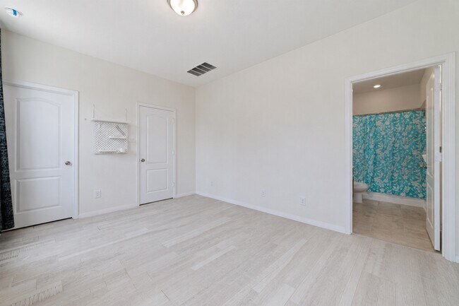 Building Photo - 16615 Chill Brook Dr