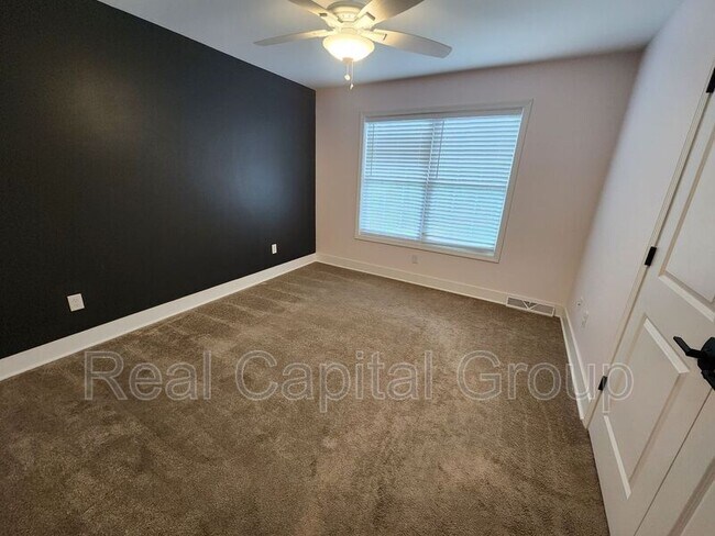 Foto del edificio - 40 Haywood Ln