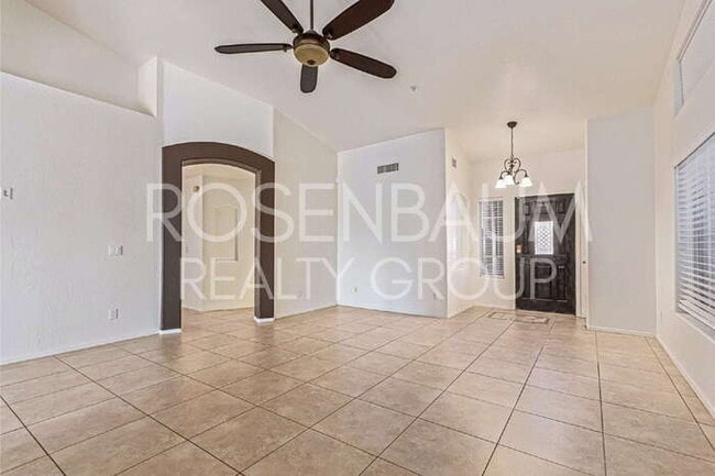 Foto del edificio - Gorgeous 3-bedrooms, 2-baths home in the d...