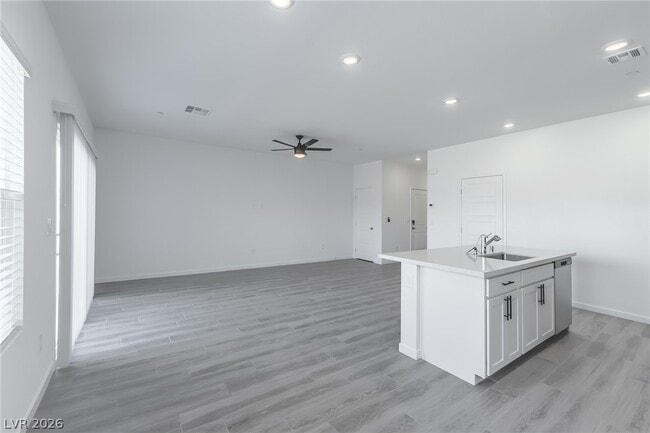 Building Photo - 9934 Carlon Hls Ave