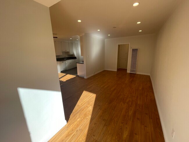 Building Photo - 721 Edgewood St