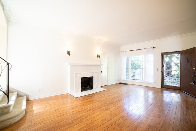 Building Photo - 1053 S Genesee Ave