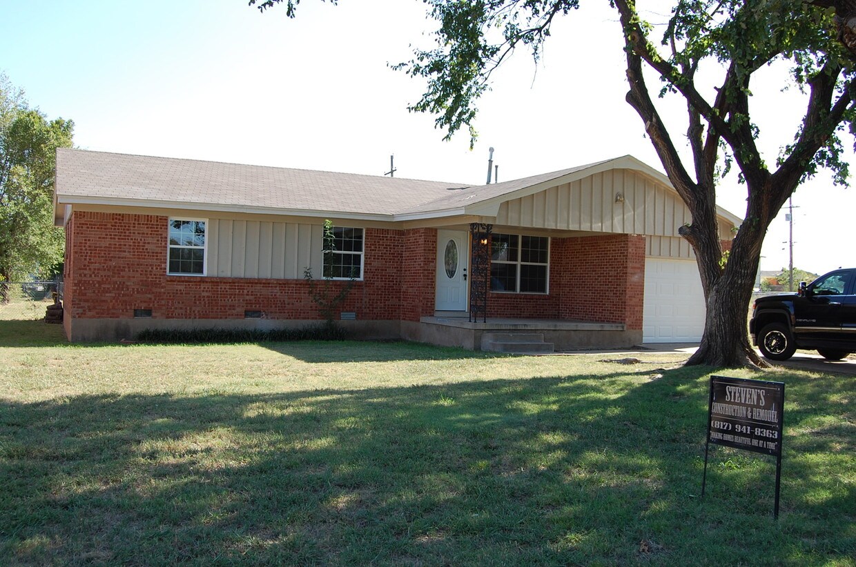 Primary Photo - 122 SW 49th St