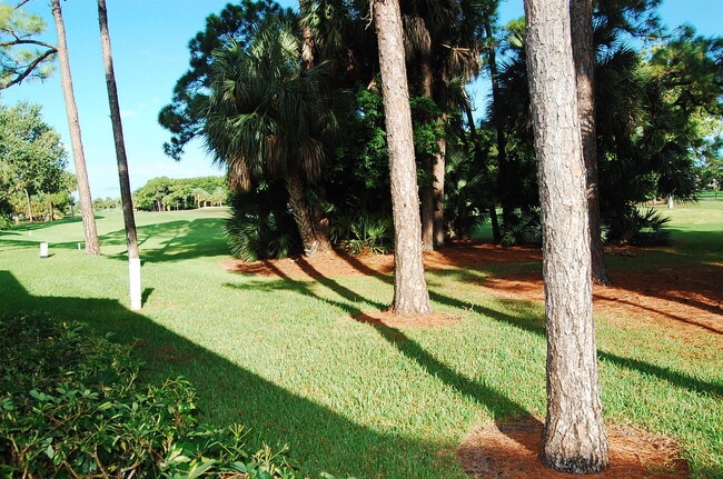 Foto del edificio - 120 Old Meadow Way