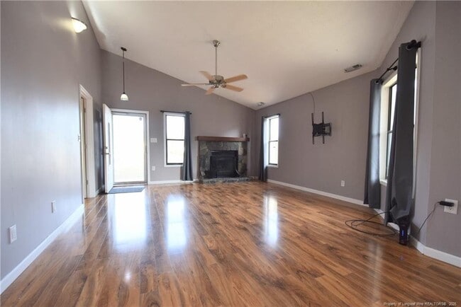 Building Photo - 733 Mosswood Ln