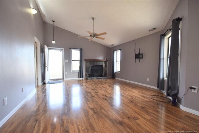 Foto del edificio - 733 Mosswood Ln