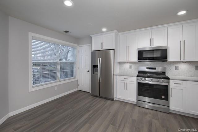 Building Photo - 157 Village Green Dr