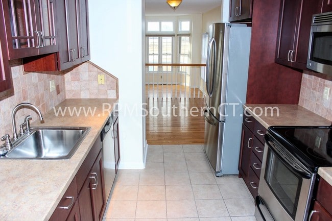Building Photo - 926 Quinnipiac Ave