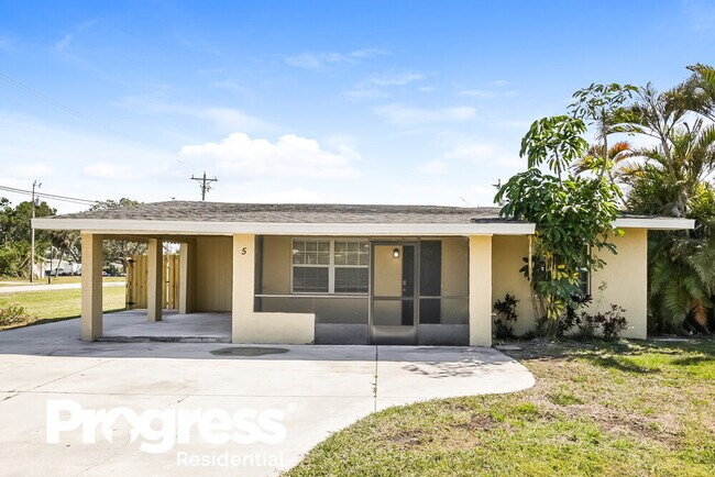 Building Photo - 5 Victoria Dr