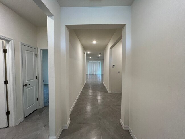Building Photo - Charming 4-bedroom, 2-bathroom pet friendl...
