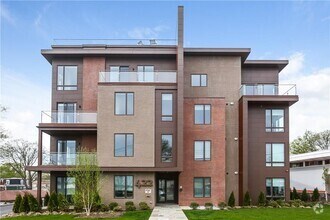 Building Photo - 422 E Boston Post Rd
