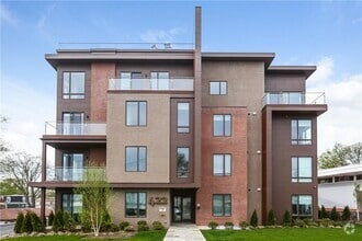 Building Photo - 422 E Boston Post Rd