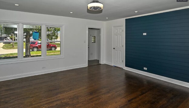 Building Photo - 333 E Village Dr