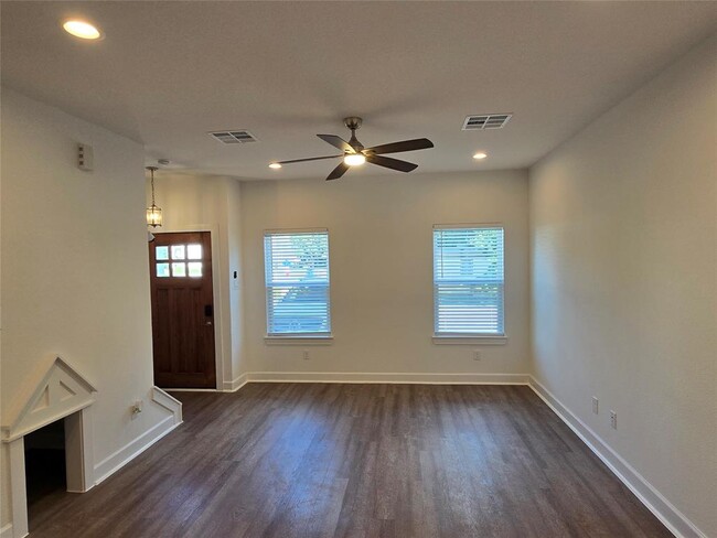 Building Photo - 16710 Timberglen St