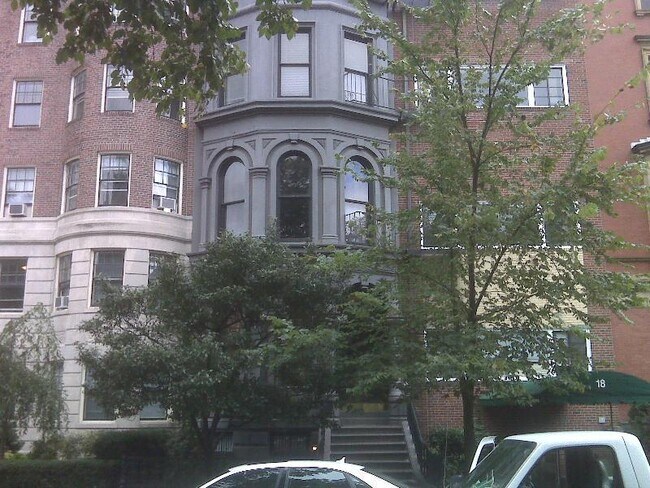 Foto del edificio - 16 Commonwealth Ave