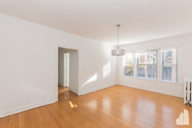 Building Photo - 7000 N Sheridan Rd