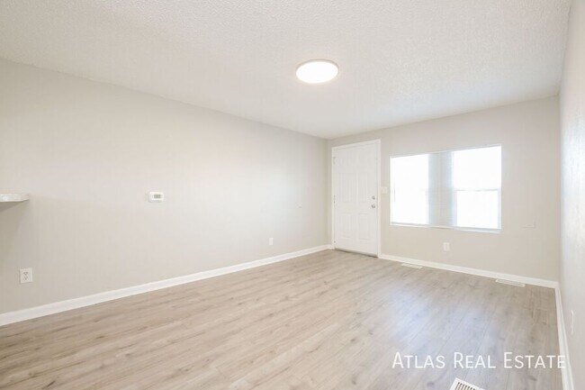 Foto del edificio - 7387 Oneida Dr