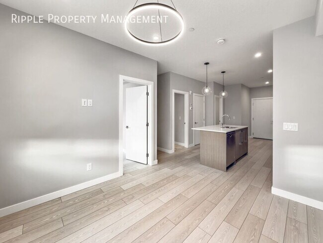 Building Photo - Modern 2 Beds, 1 Baths Apartment/Condo | A...
