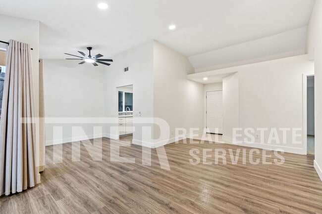 Building Photo - 3421 Cobblestone Dr