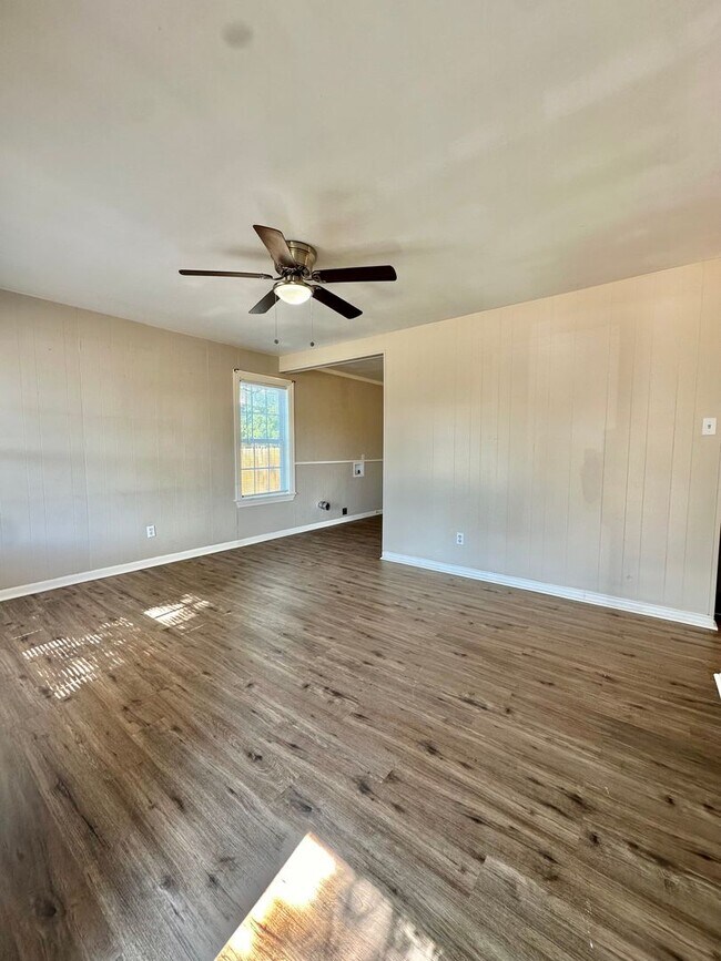 Building Photo - Cozy 2 Bedroom Home Available to Lease!!