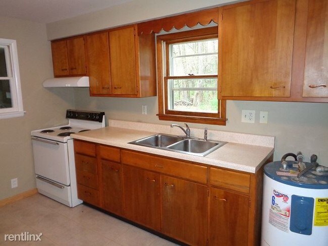 Building Photo - 2 br, 1 bath House - 3493 Black Creek Rd