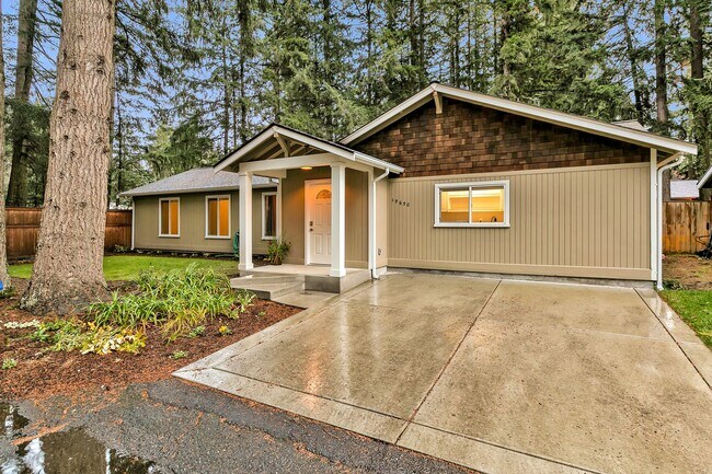 Building Photo - Beautiful Kitchen and Large back yard in a...