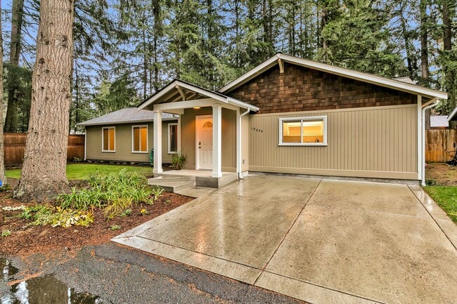 Foto del edificio - Beautiful Kitchen and Large back yard in a...