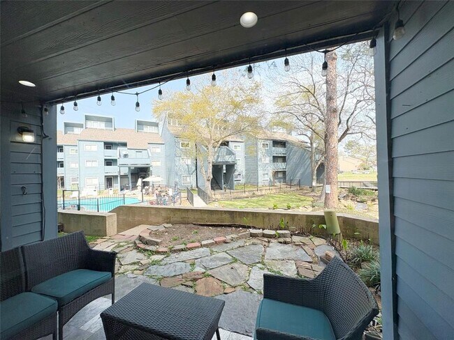 Building Photo - 12500 Melville Dr