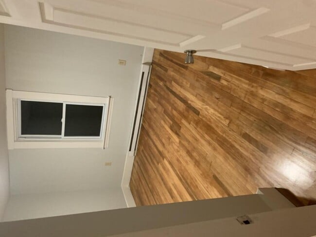 Building Photo - 133 Baker St
