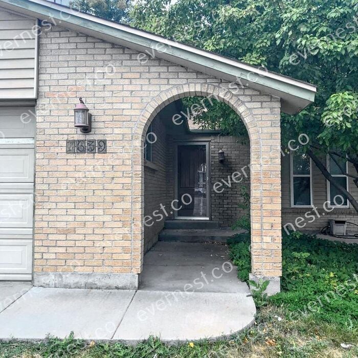 Primary Photo - Beautiful 4-Bedroom Home with Modern Comfo...