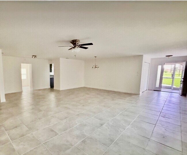 Foto del edificio - 3252 Golfview Rd