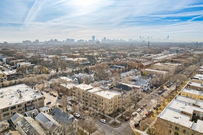 Building Photo - 5057 N Wolcott Ave