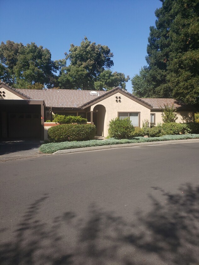 Primary Photo - 13 Sierra Lakeside Ln