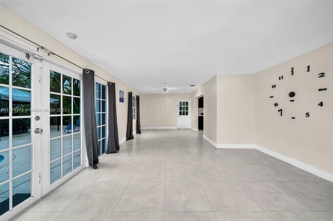 Foto del edificio - 2340 NE 192nd St
