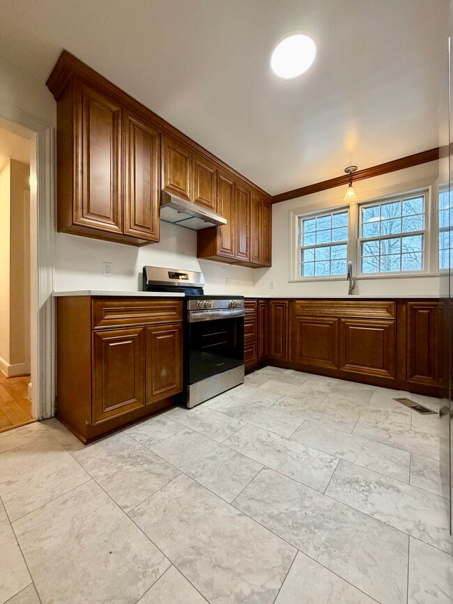 Building Photo - 134 Hull St