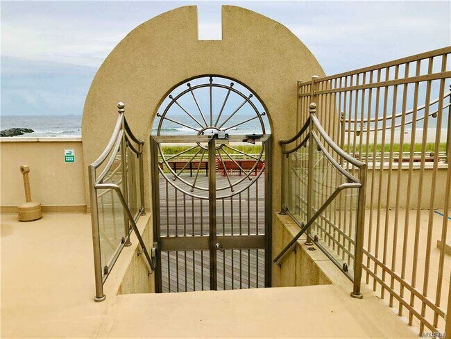 Building Photo - 360 Shore Rd