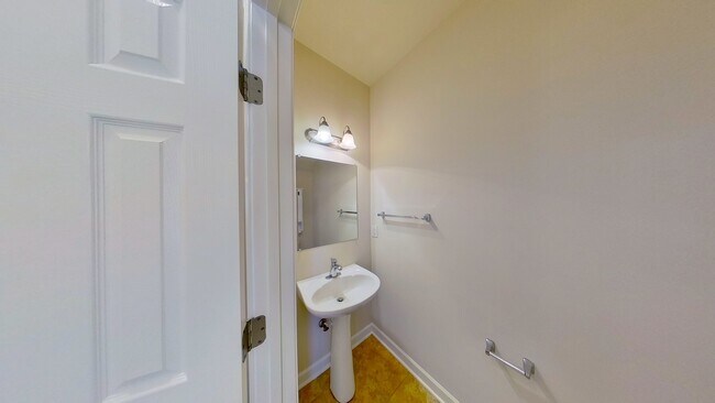 Building Photo - 1041 McKenna Dr