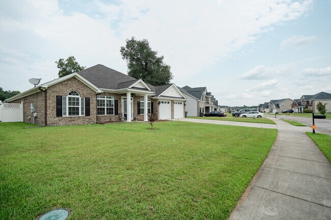 Foto del edificio - 729 English Oak Dr
