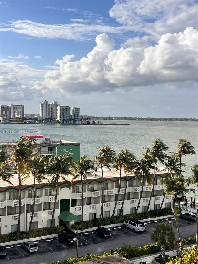 Foto del edificio - 1865 79th Street Causeway