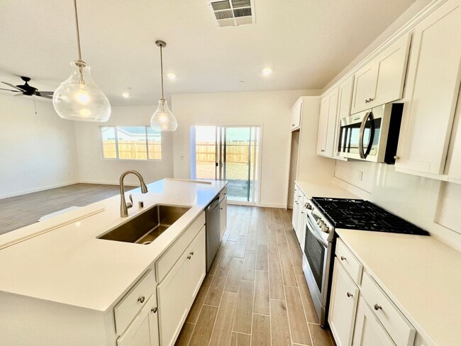Building Photo - Charming 3-Bedroom Single Story Home for Rent