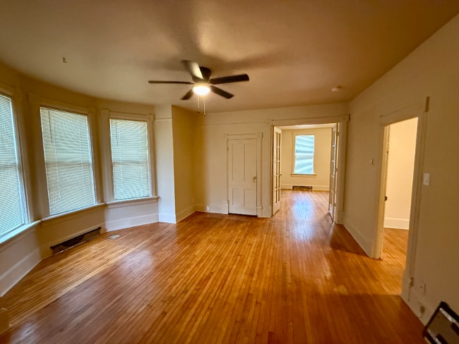 Building Photo - 928 S 16th St