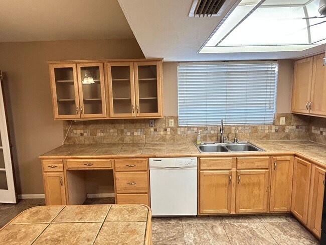 Foto del edificio - Stunning 3 Bedroom 2 Bath