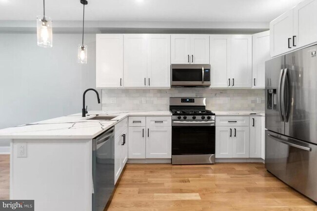 Building Photo - 3037 W Sedgley Avenue Unit 1