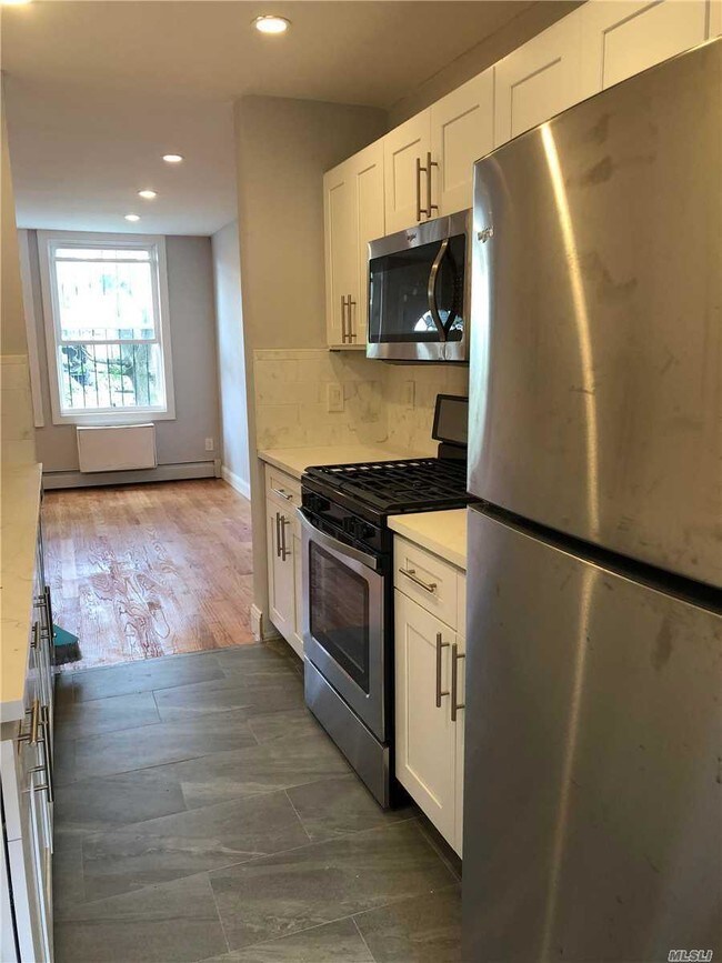 Building Photo - 3 bedroom in Bronx NY 10455