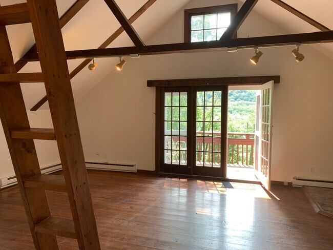 Building Photo - 404 Nettleton Hollow Rd